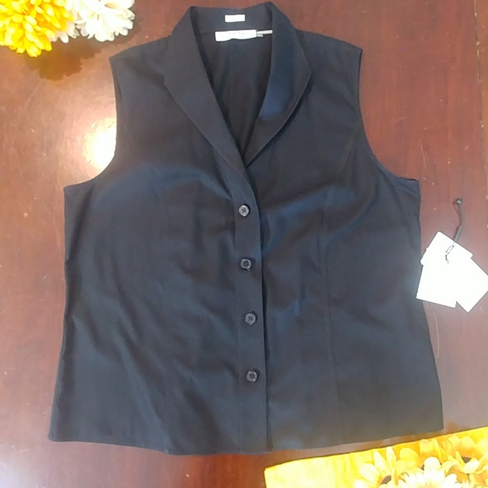 NWT Calvin Klein No iron Black Sleeveless Button
